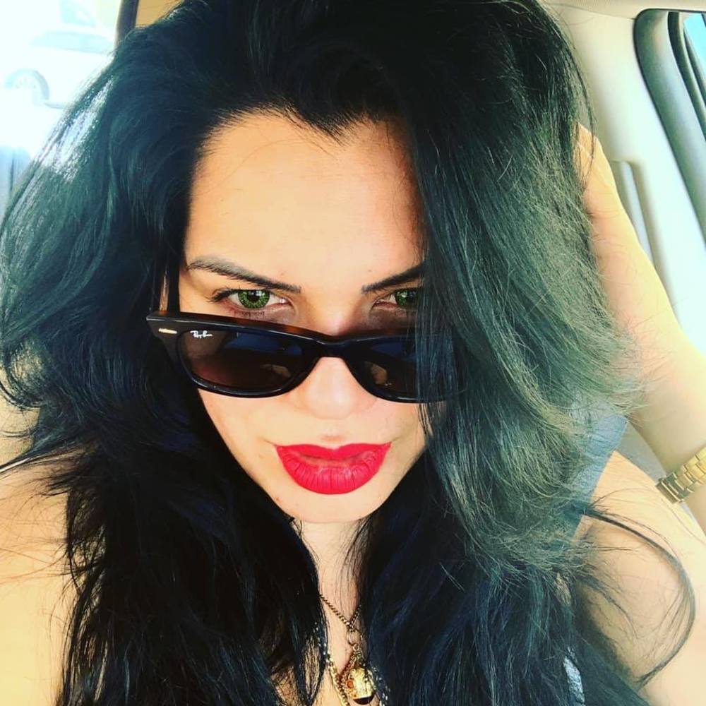 Meet your Posher, Yanet